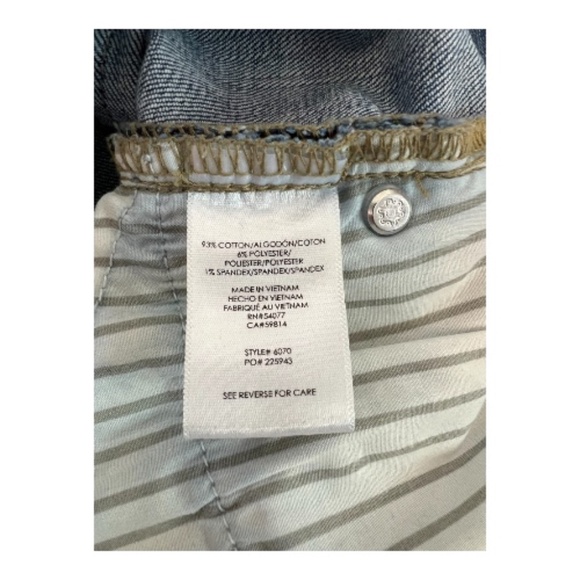 EUC Cabi hi-low crop lightly distressed blue jeans – size 10 - Picture 8 of 9